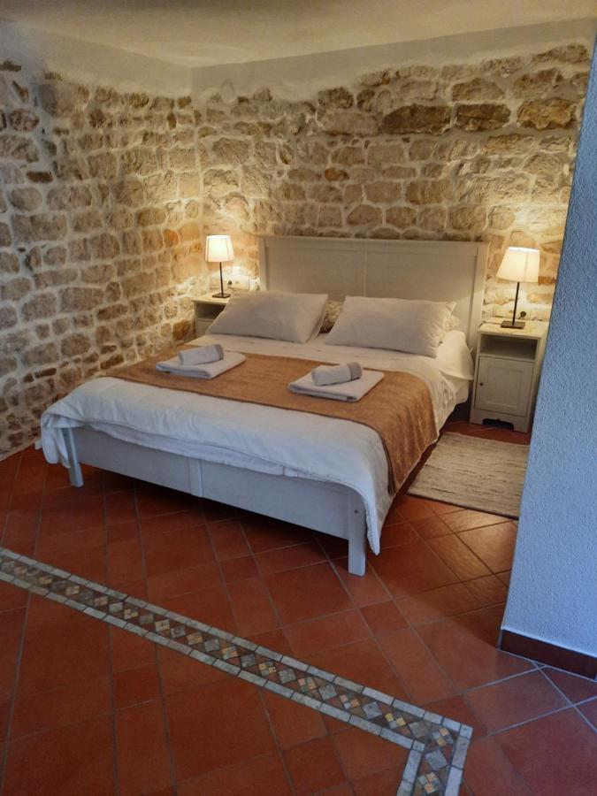 Room Ivana Rab Town Buitenkant foto